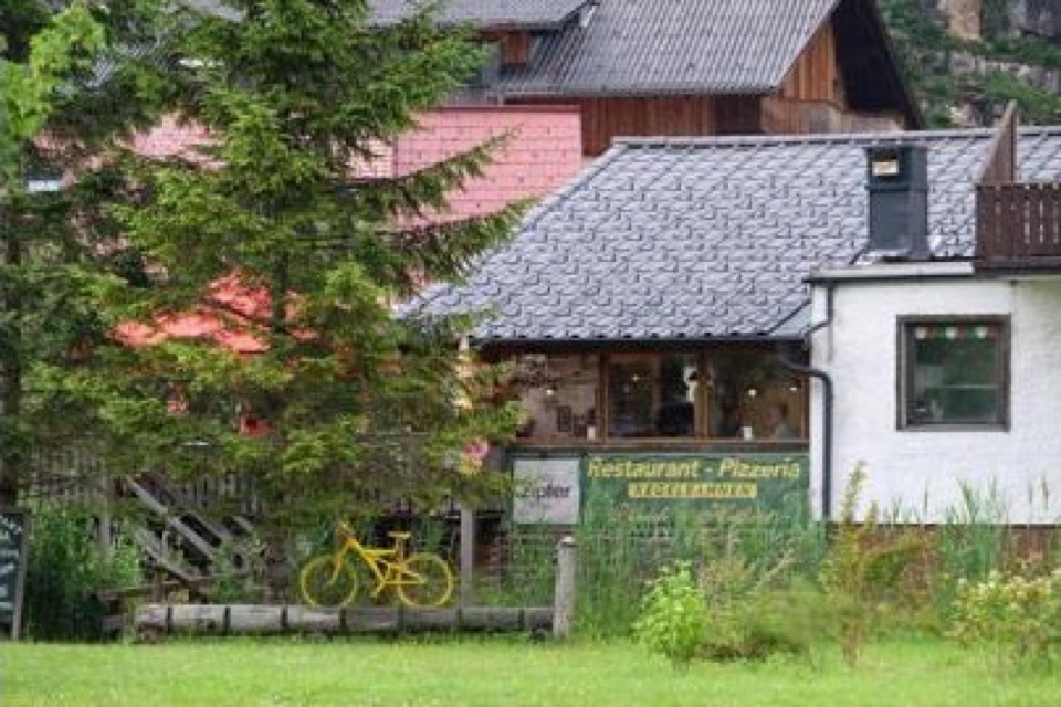 Exterior of Pizzeria Kegelbahn in Obertraun